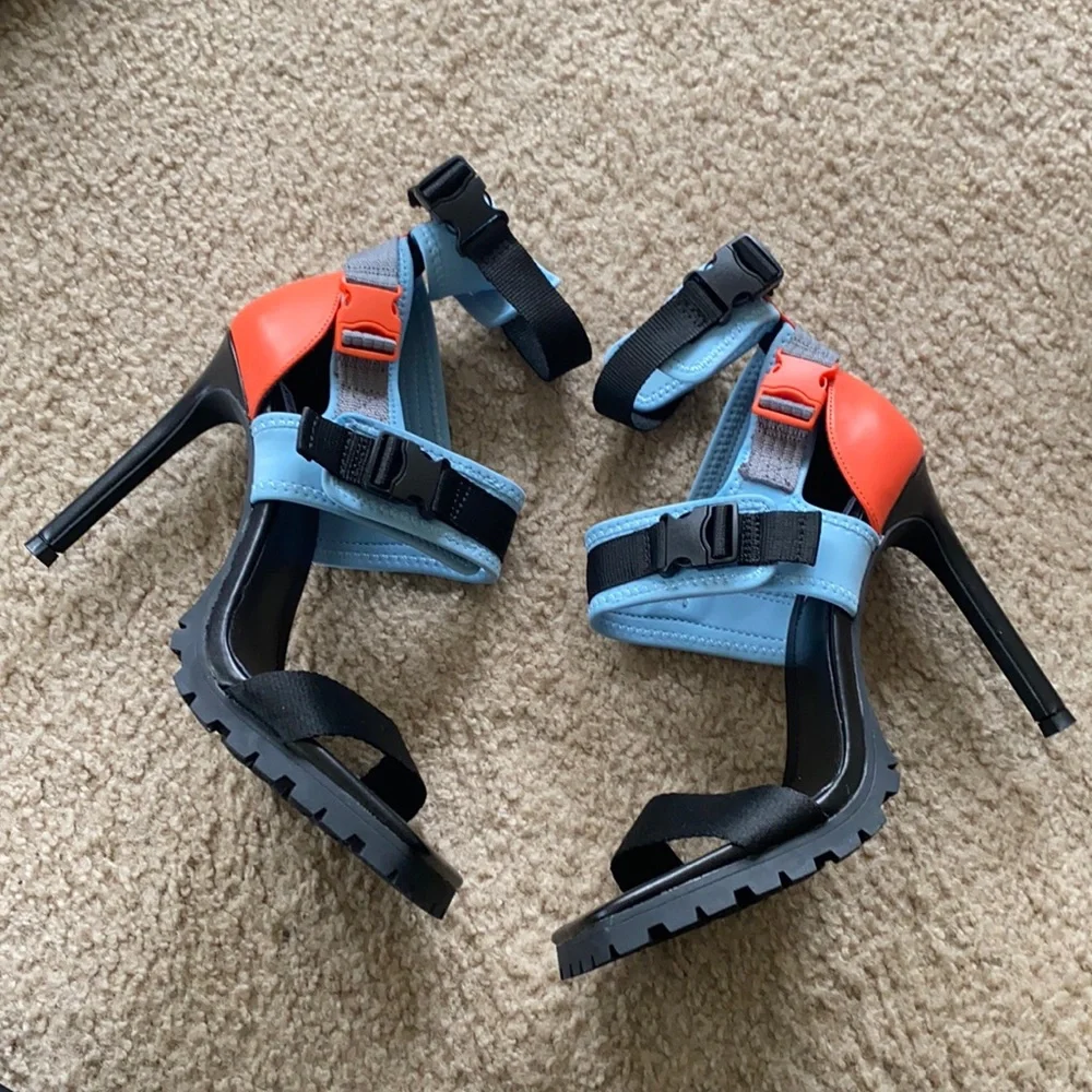 🚨 New! Heels - Picture 1 of 5